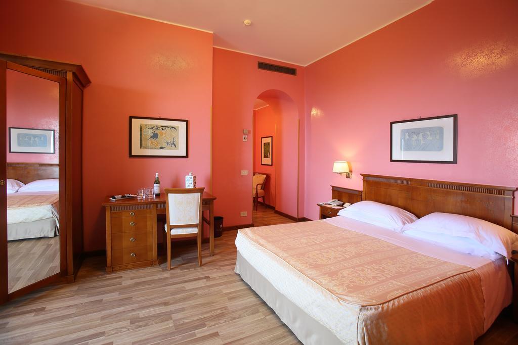 エクセルシオール パレス ホテル タオルミーナ エクステリア 写真
